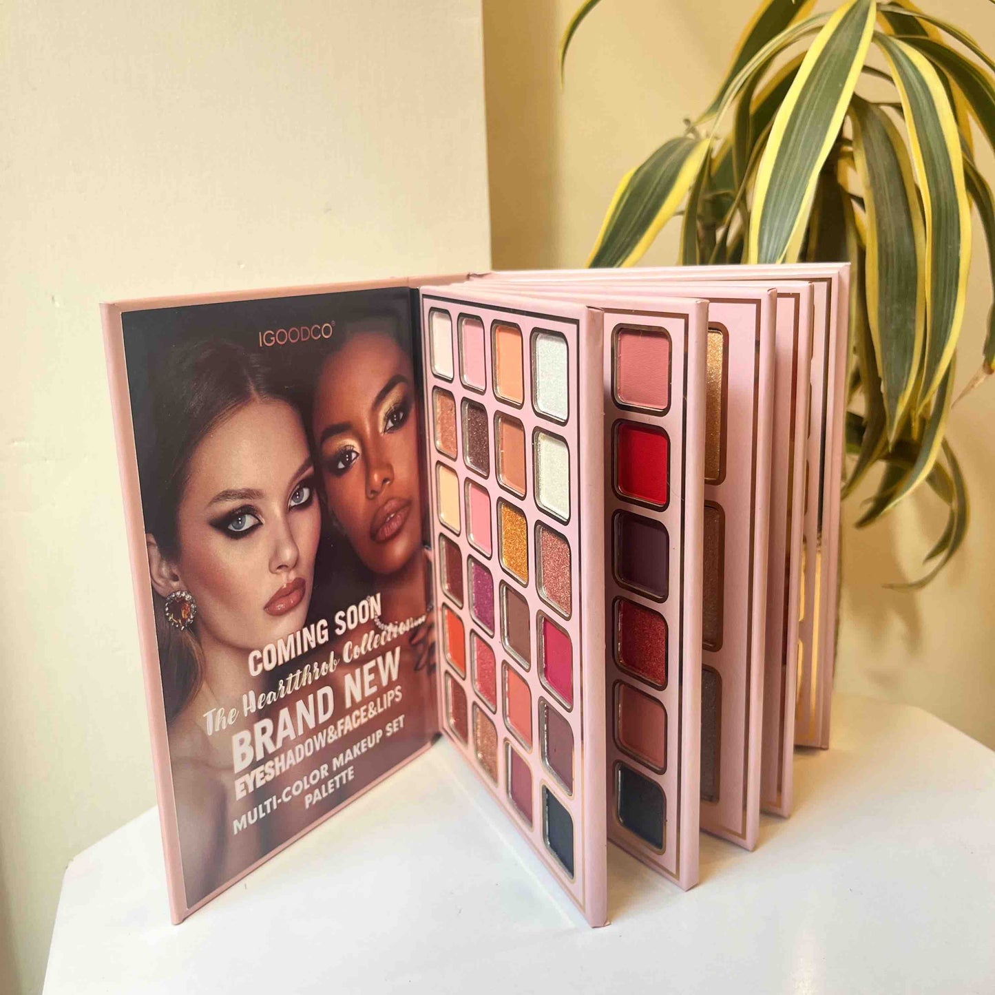 Makeup Book / Eyeshadow Palette