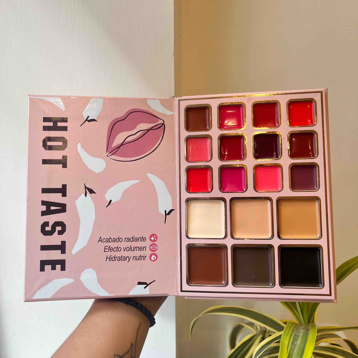 Makeup Book / Eyeshadow Palette